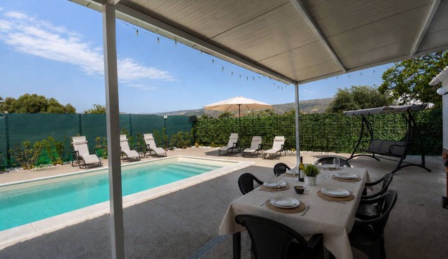 Wonderful private villa for 6 guests with WIFI, private pool, A/C, patio and pets allowed