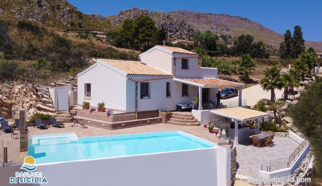WWW.BAGLIORIDISICILIA.COM - LAST MINUTE NOVEMBER! - VILLAS WITH POOL
