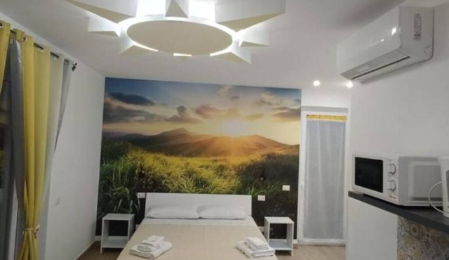 YELLOW STUDIO APARTMENT