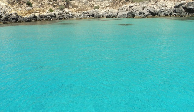 yellow villa in lampedusa