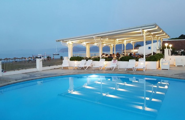 Beautiful three-room villa, right on the sea, swimming in the pool, culture and relaxation
