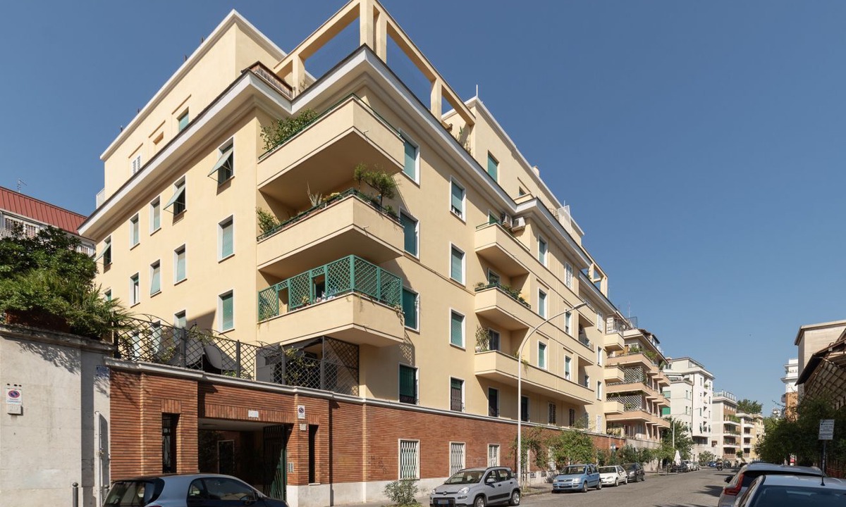 Universita Apartment | GuestHost - Cozy and comfortable 70sqm apartment, able to accommodate up to 3 people, located on the ground floor of a five-story building, less than 5 minutes' walk from the Bologna Metro station and the square of the same name.The apartment is complete