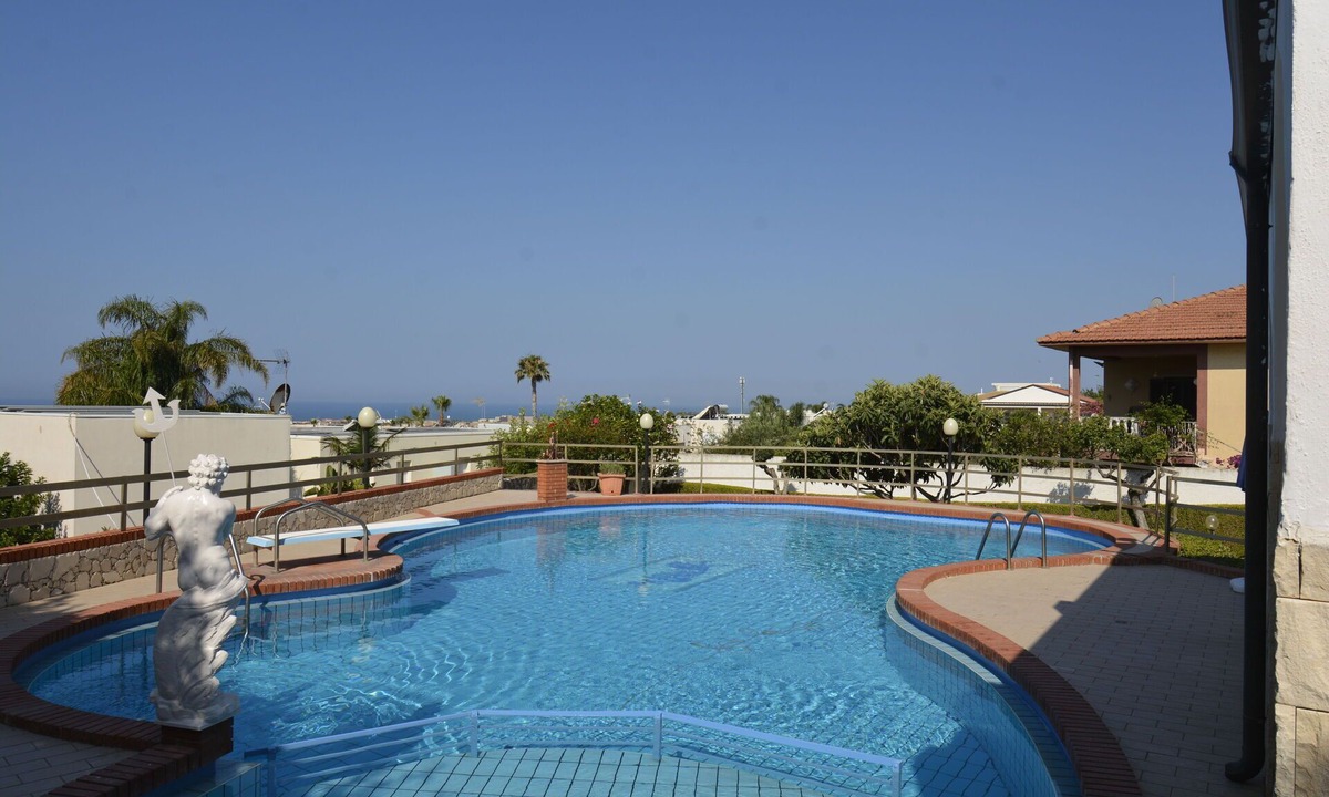 Nave Villa | Villa in Marina Di Ragusa with 5 bedrooms sleeps 10