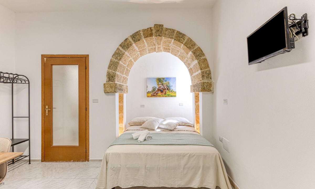 Morciano di Leuca House | Holiday Home 'Dimora' with Shared Terrace & Garden, Air Conditioning