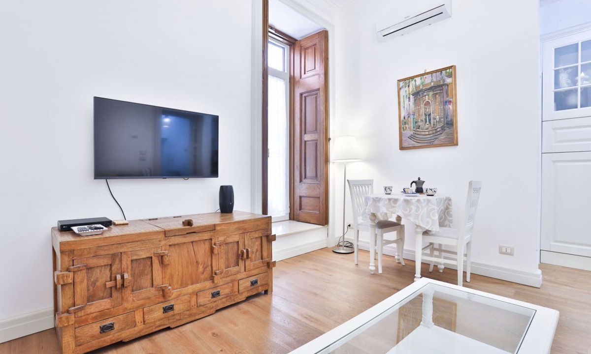 Rione Duomo Apartment | GuestHost - Maison Nicole - Central & Lovely Apartment