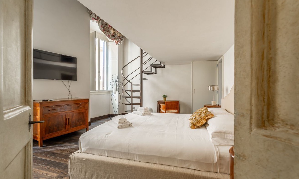 Rione VIII Sant'Eustachio Apartment | iFlat | Elegant & Luxurious 3-bedroom Apartment
