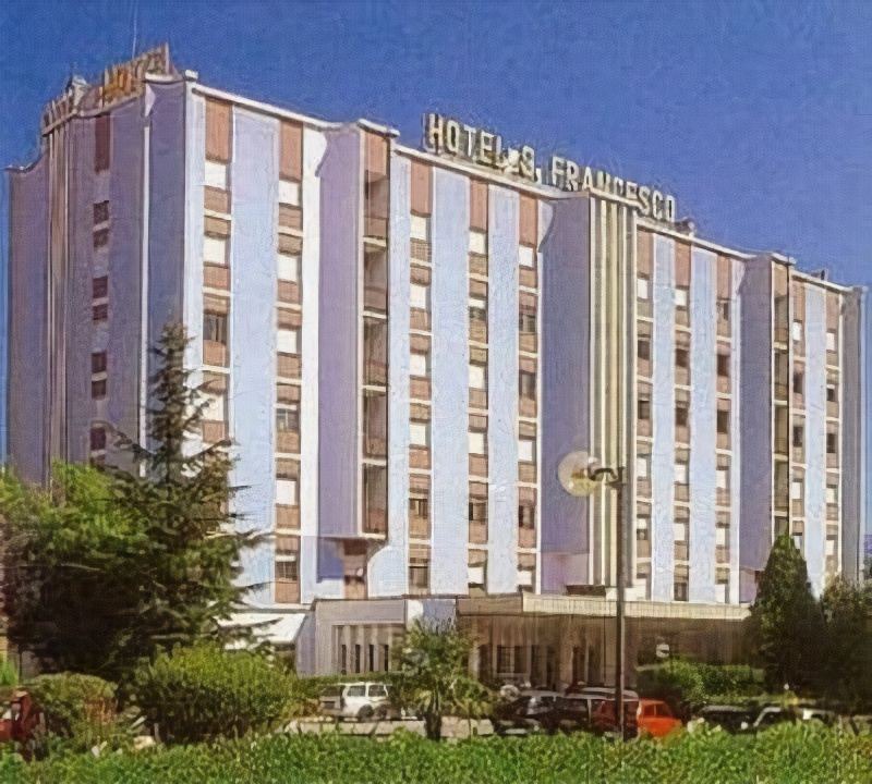 Photo of Buildings in Roges