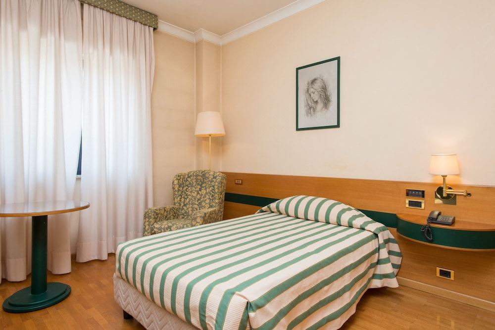 Photo of Bedroom in Roges