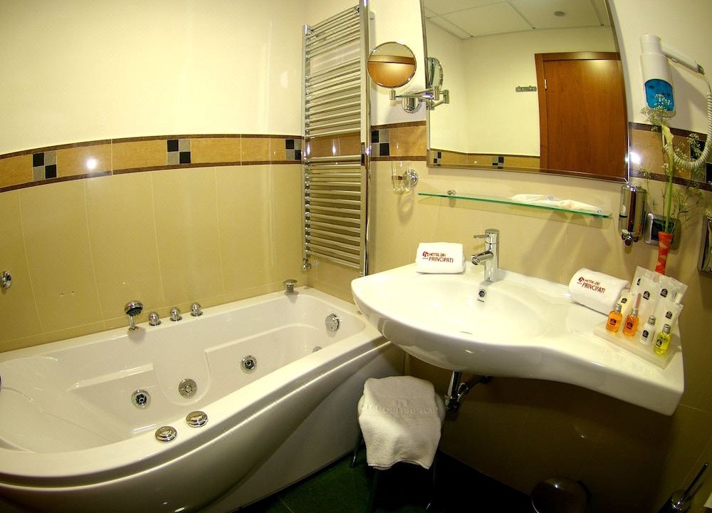 Photo of Bathroom in Lancusi