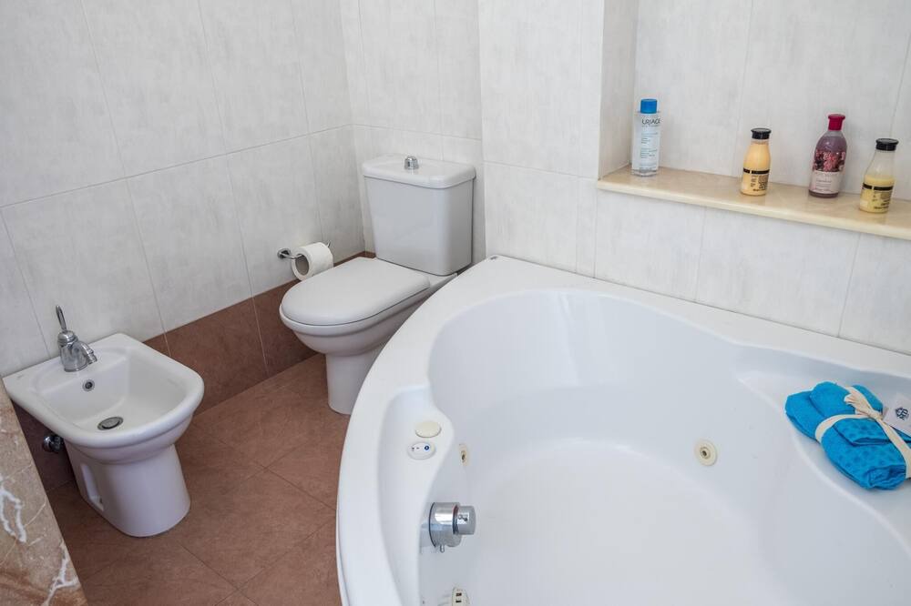 Photo of Bathroom in Borgo-Sanzio