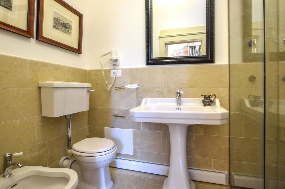 Photo of Bathroom in Palazzolo Acreide Historic Centre
