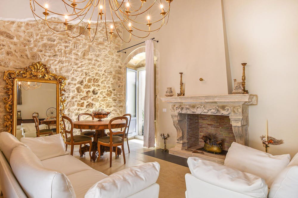 Photo of Livingroom in Palazzolo Acreide Historic Centre