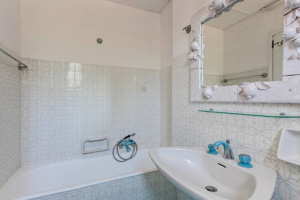 Photo of Bathroom in Venetico