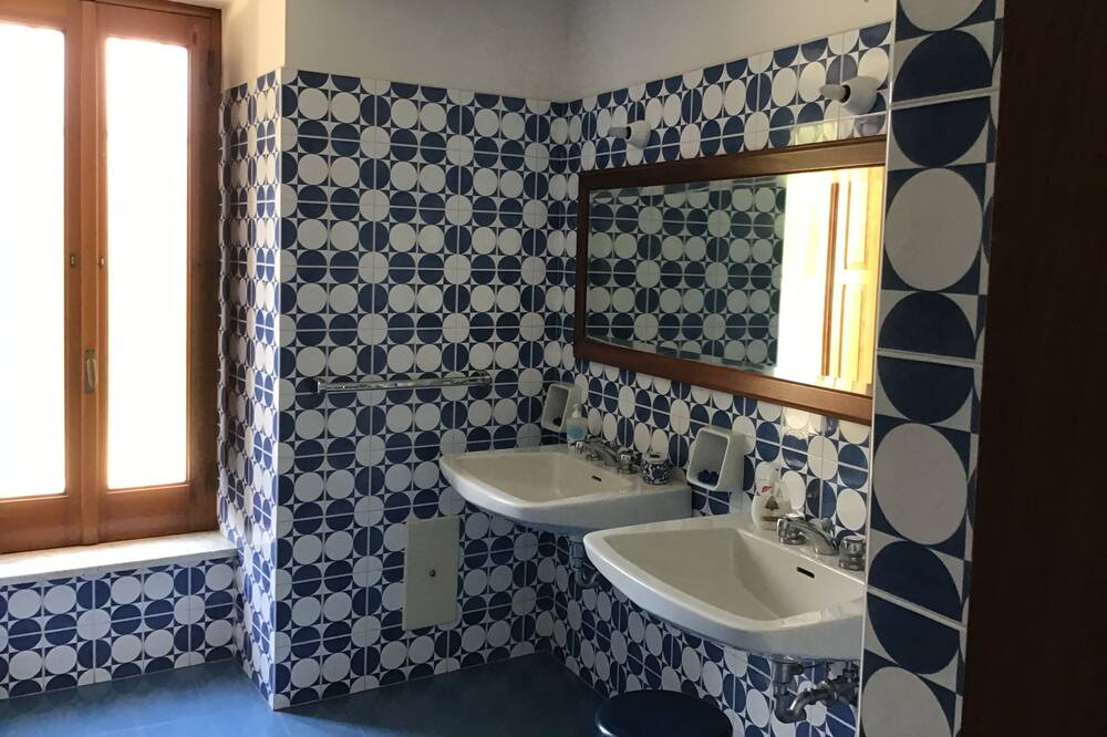 Photo of Bathroom in Scala