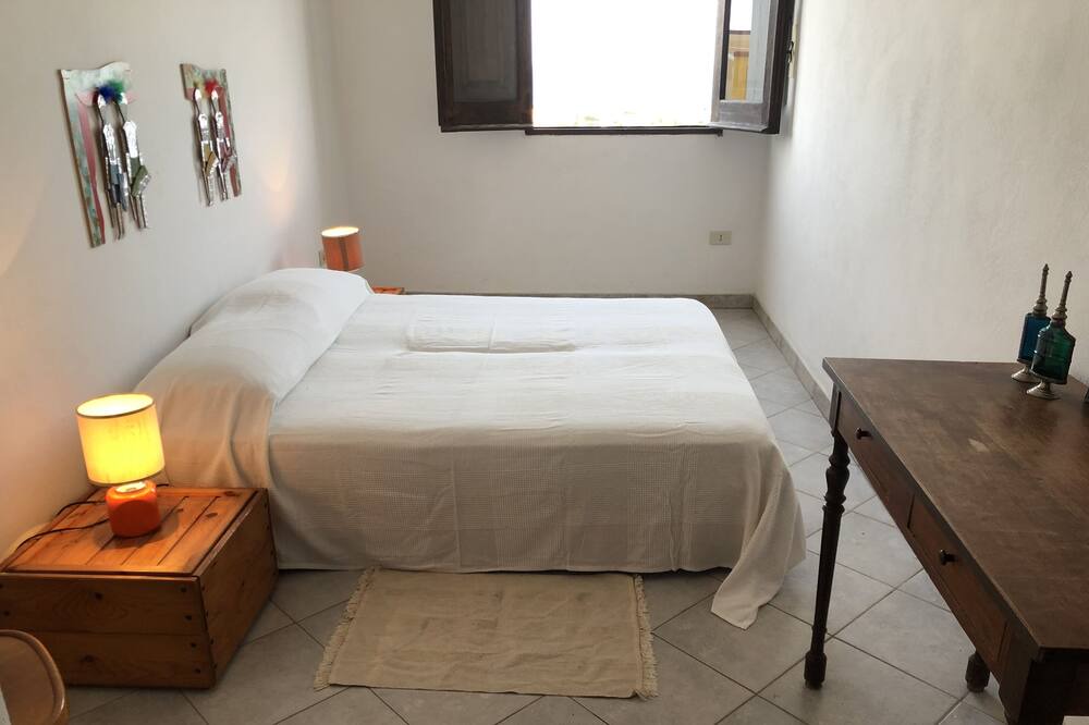 Photo of Bedroom in Linosa
