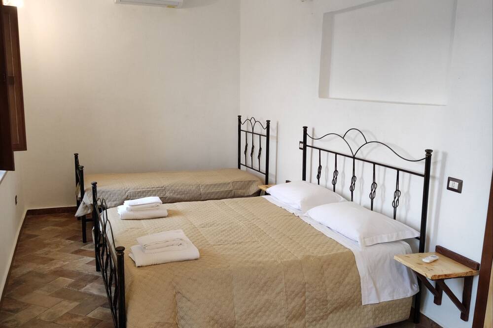 Photo of Bedroom in Strongoli
