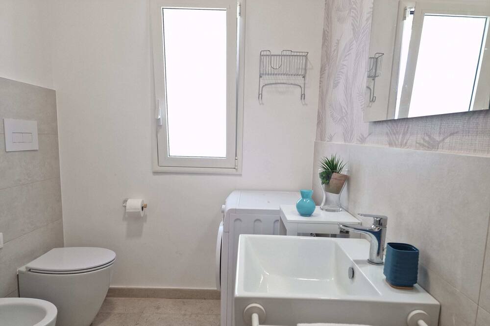 Photo of Bathroom in Brucoli