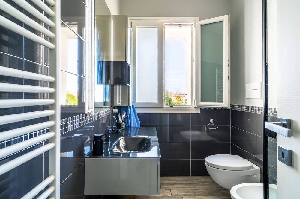 Photo of Bathroom in Tiche