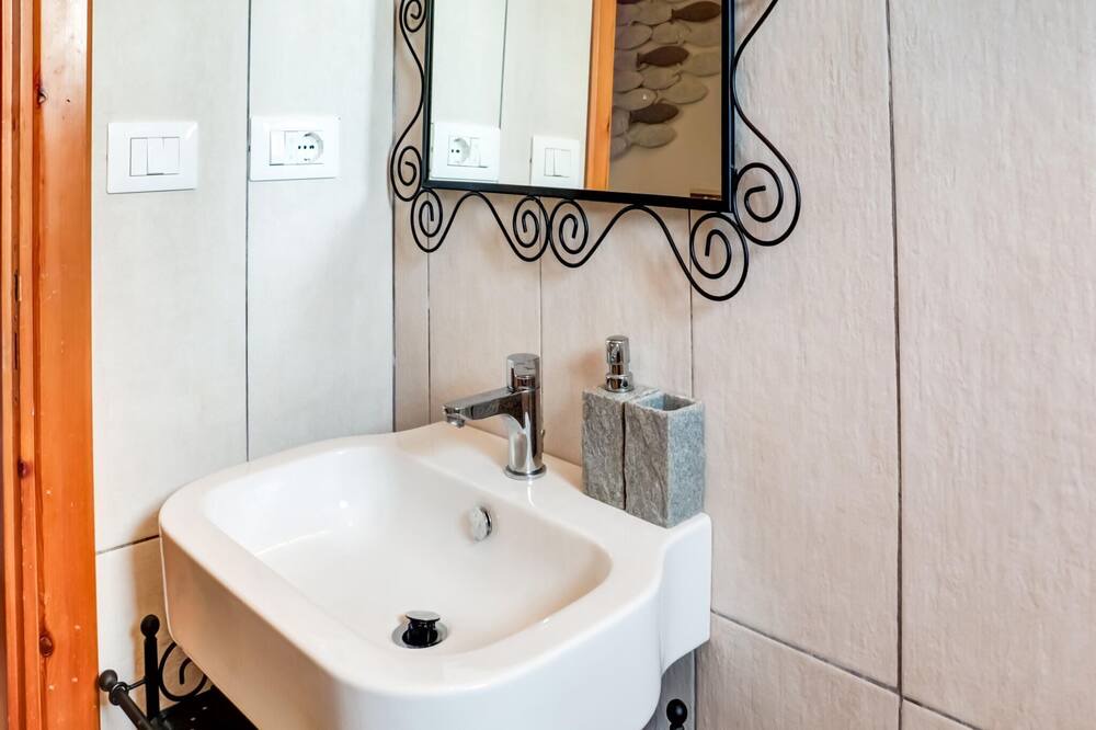 Photo of Bathroom in San Nicola Arcella