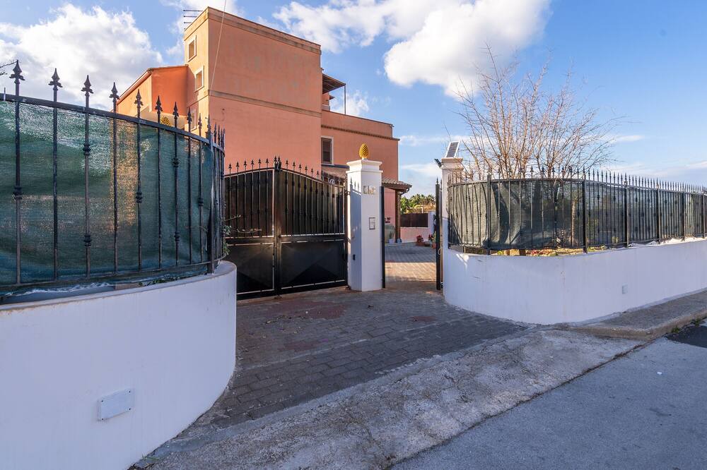 Photo of Outdoor in Tiche