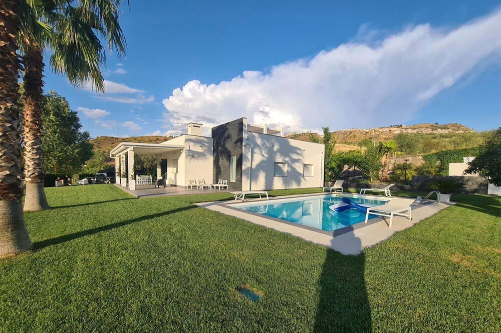 Photo of Outdoor in Leonforte