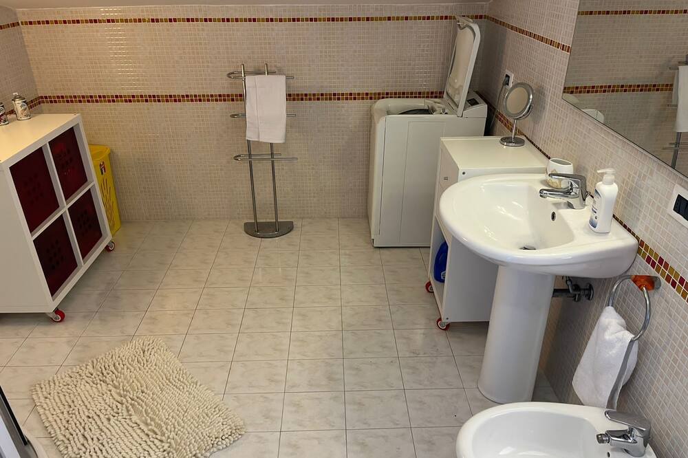 Photo of Bathroom in Scalea