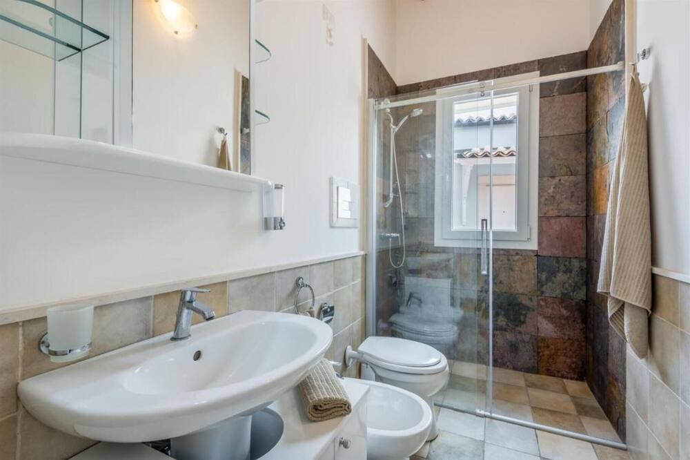 Photo of Bathroom in Chiaramonte Gulfi