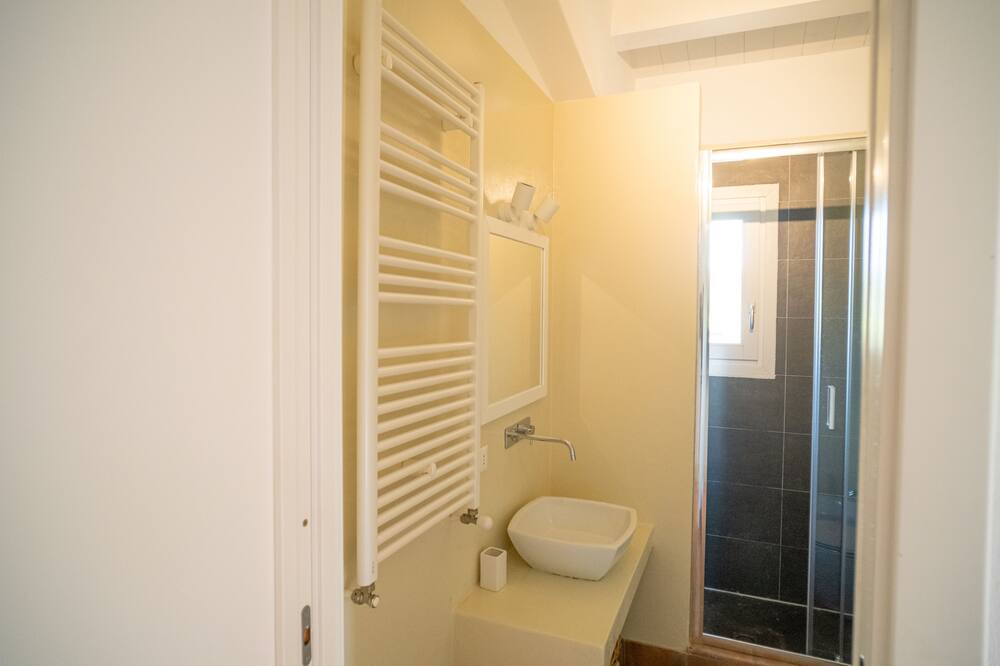 Photo of Bathroom in Menfi