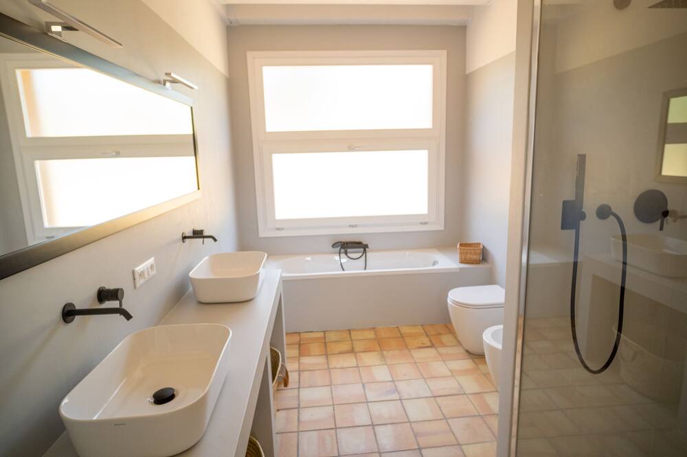 Photo of Bathroom in Menfi