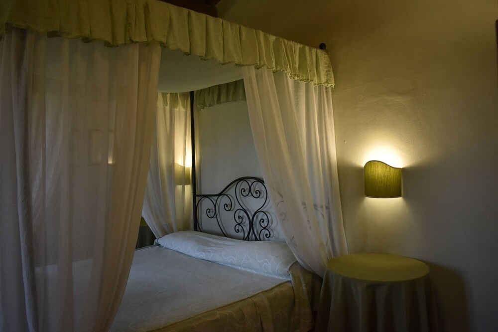 Photo of Bedroom in Compignano
