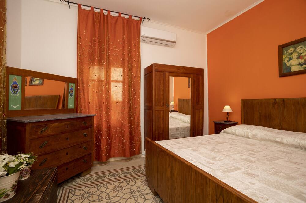 Photo of Bedroom in Naso