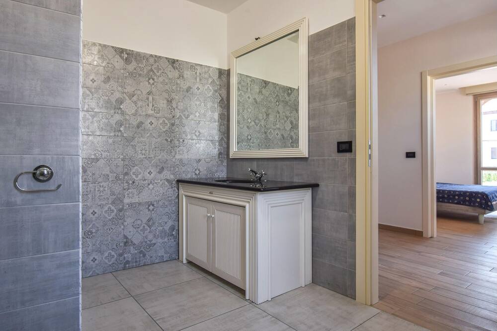 Photo of Bathroom in Lazzaro