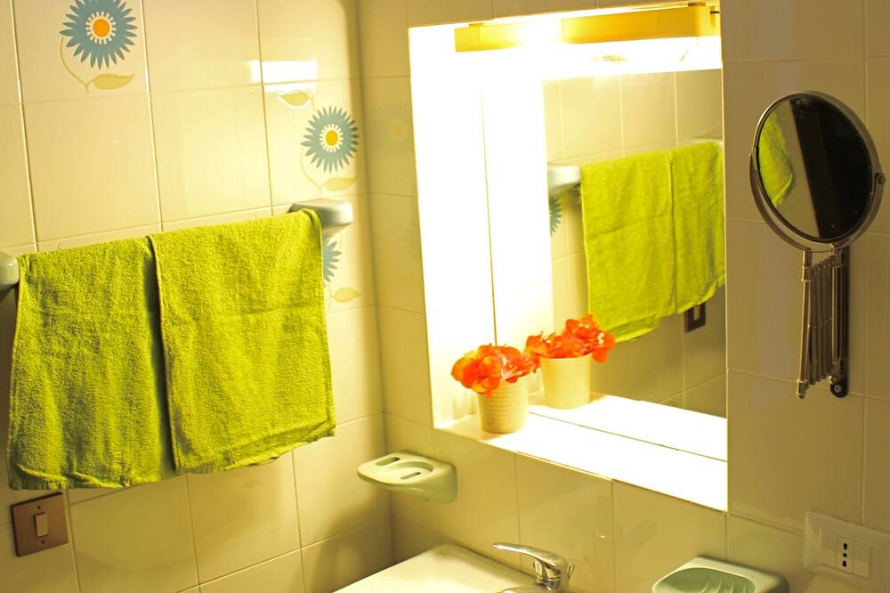 Photo of Bathroom in Campofelice di Roccella