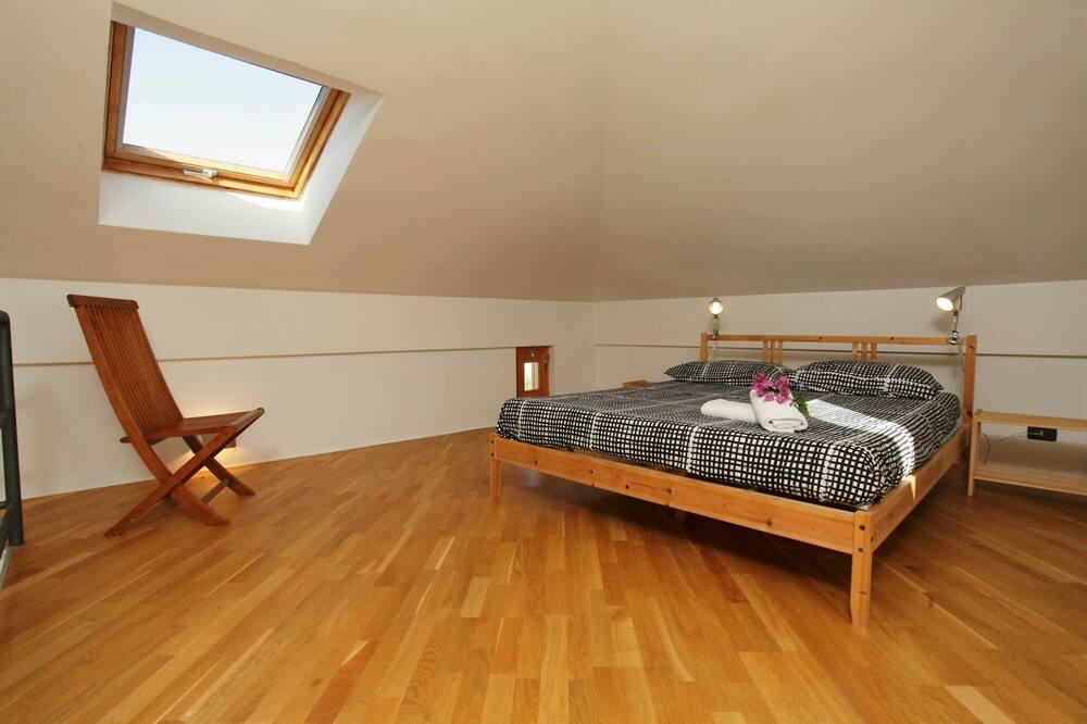 Photo of Bedroom in Torre Colonna-sperone