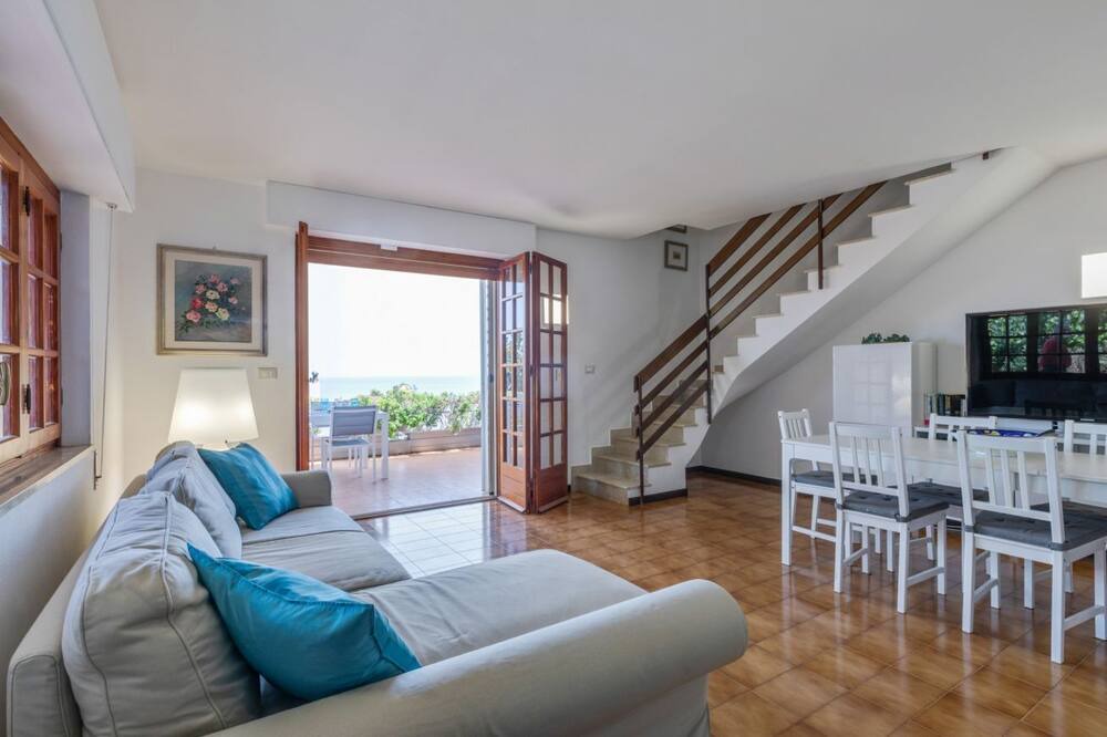 Photo of Livingroom in Addaura