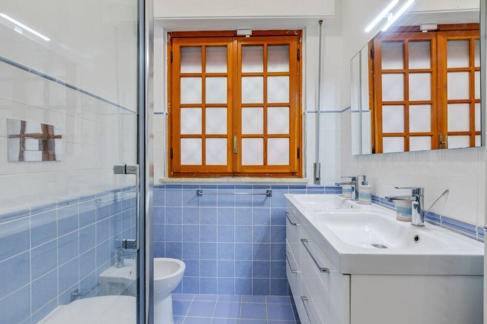 Photo of Bathroom in Addaura