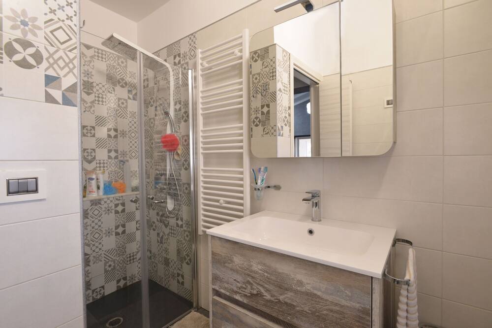 Photo of Bathroom in Solarino