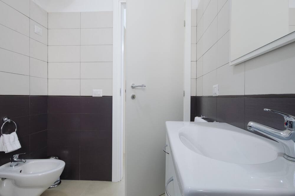 Photo of Bathroom in Tiche