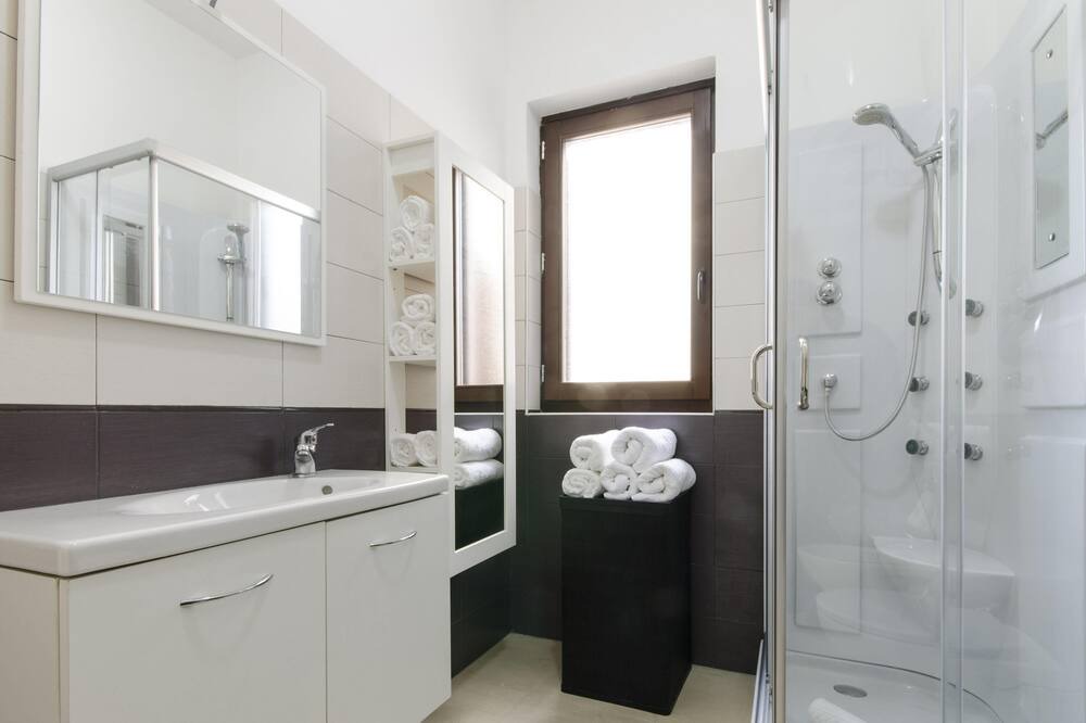 Photo of Bathroom in Tiche