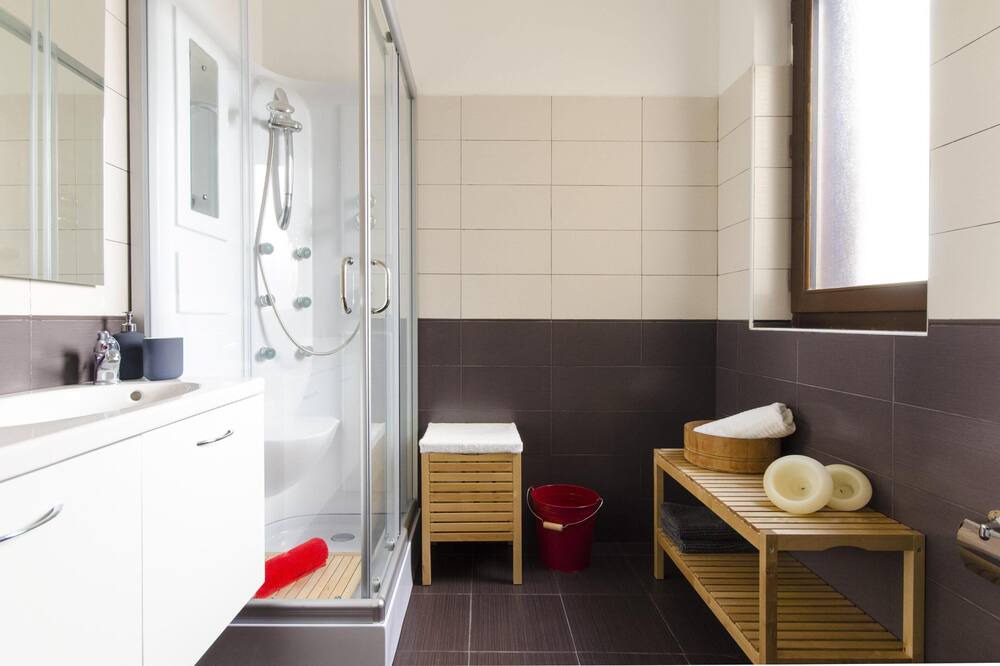 Photo of Bathroom in Tiche