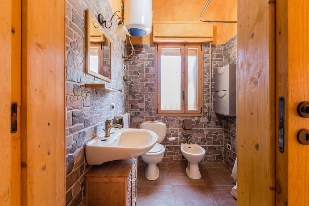 Photo of Bathroom in Noto