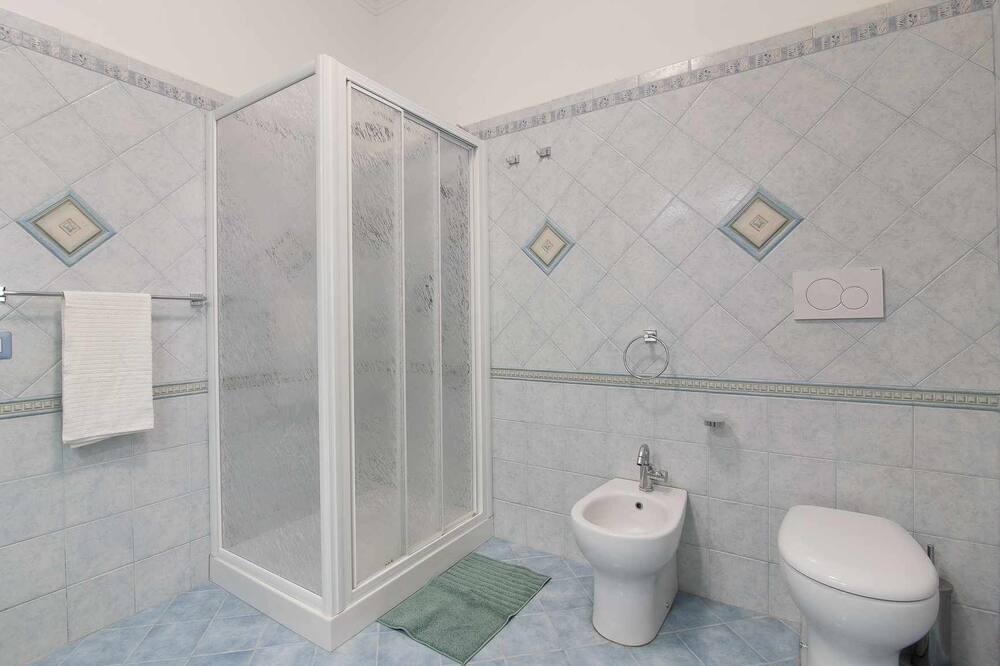 Photo of Bathroom in Lingua
