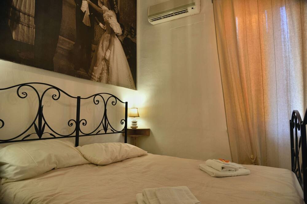 Photo of Bedroom in Kalsa