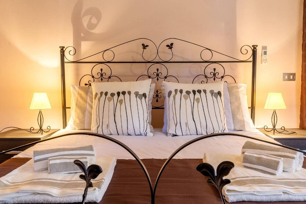 Photo of Bedroom in Mitogio