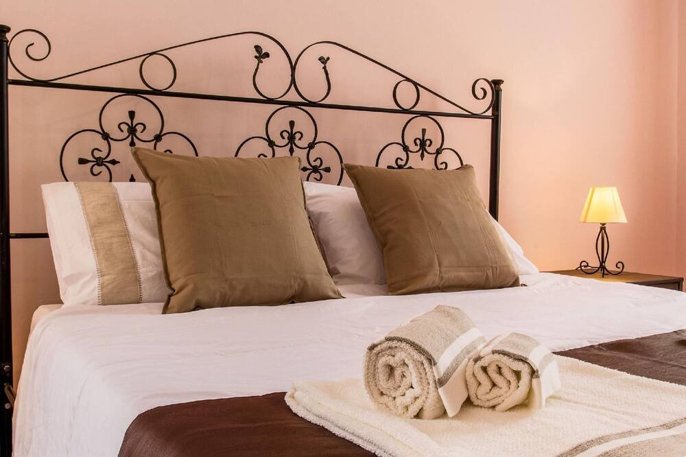 Photo of Bedroom in Mitogio