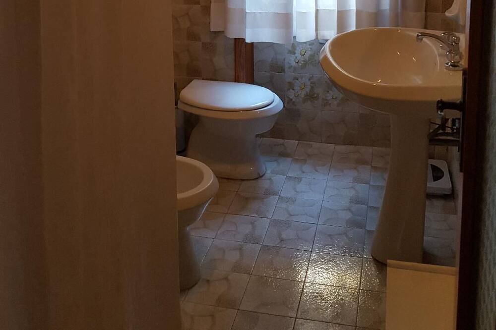 Photo of Bathroom in Fuscaldo