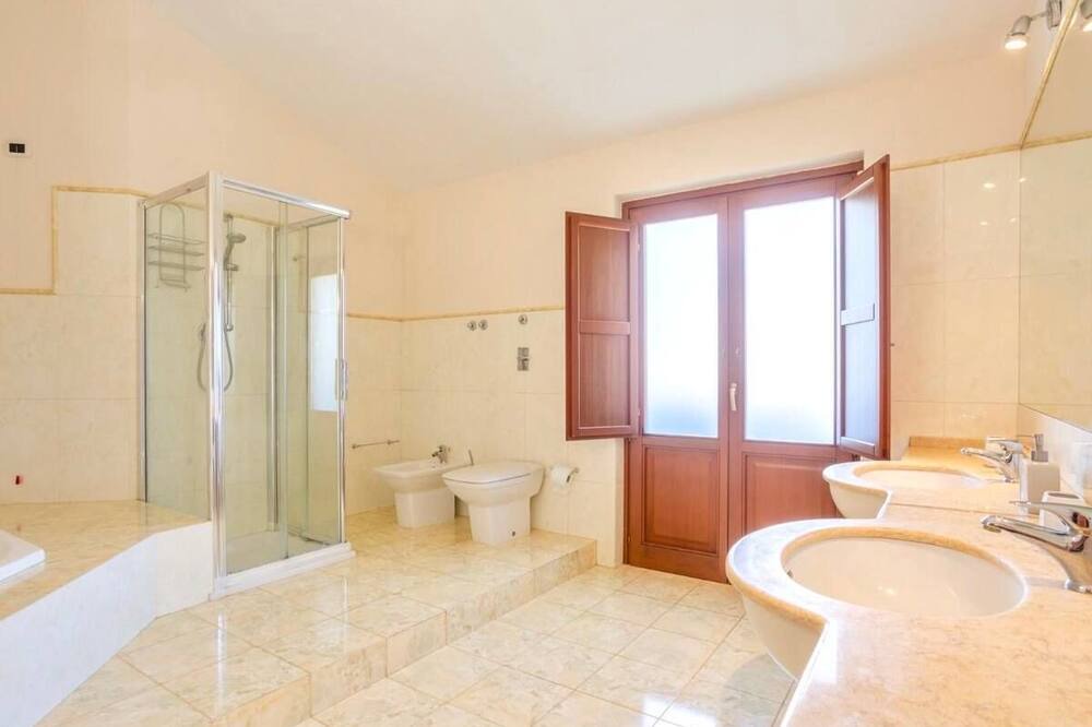 Photo of Bathroom in Valderice