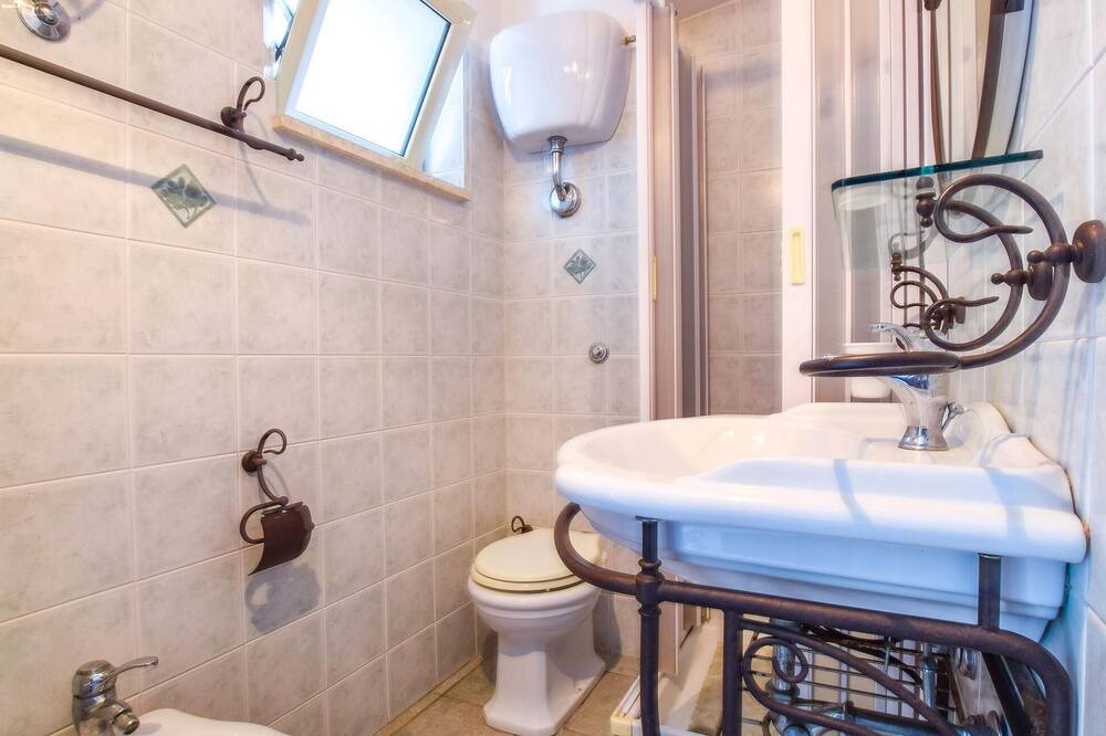 Photo of Bathroom in Le Castella