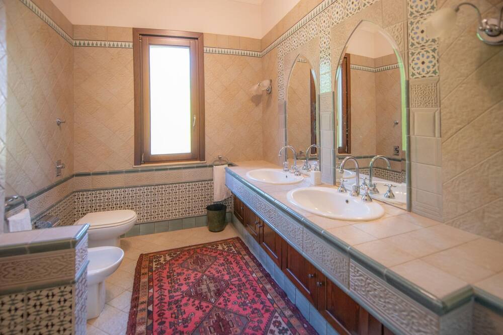 Photo of Bathroom in Salemi