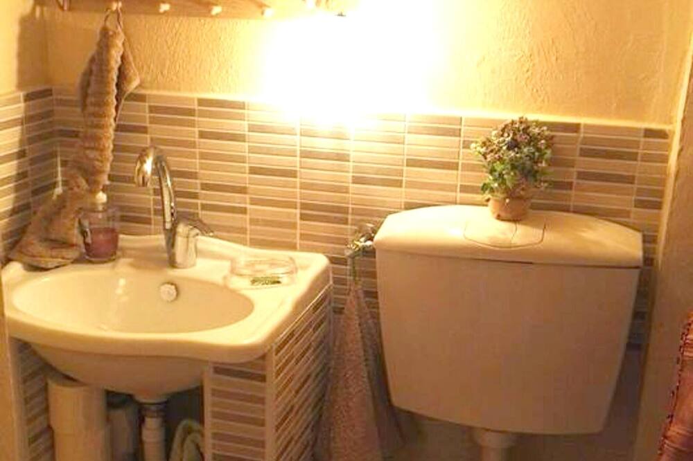 Photo of Bathroom in Acquaviva Platani